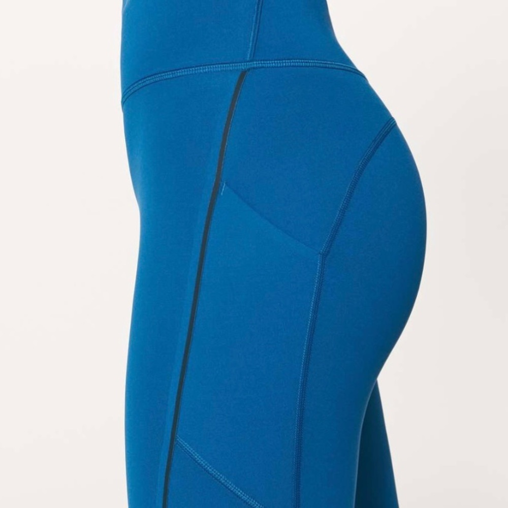 SOLD Lululemon Chase Me Crop Seawheeze size 8 Lululemon capris - Picture 12 of 12